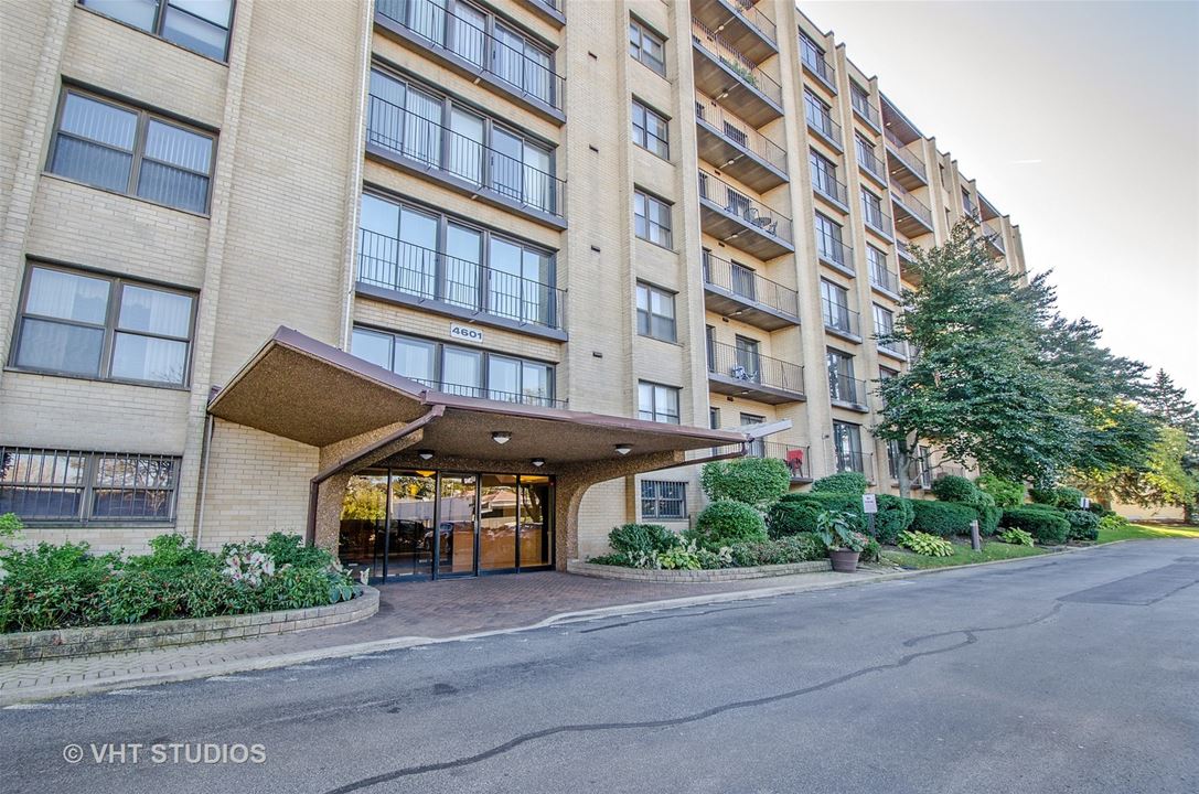 4601 W Touhy, Unit 803, Lincolnwood, IL 60712