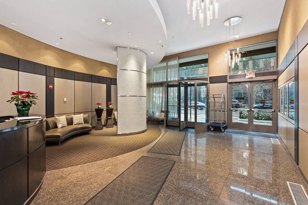 2 E Erie, Unit 1706, Chicago, IL 60611 - River North