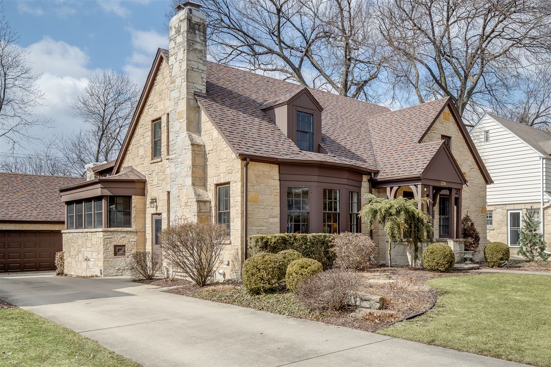 376 S Cottage Hill, Elmhurst, IL 60126