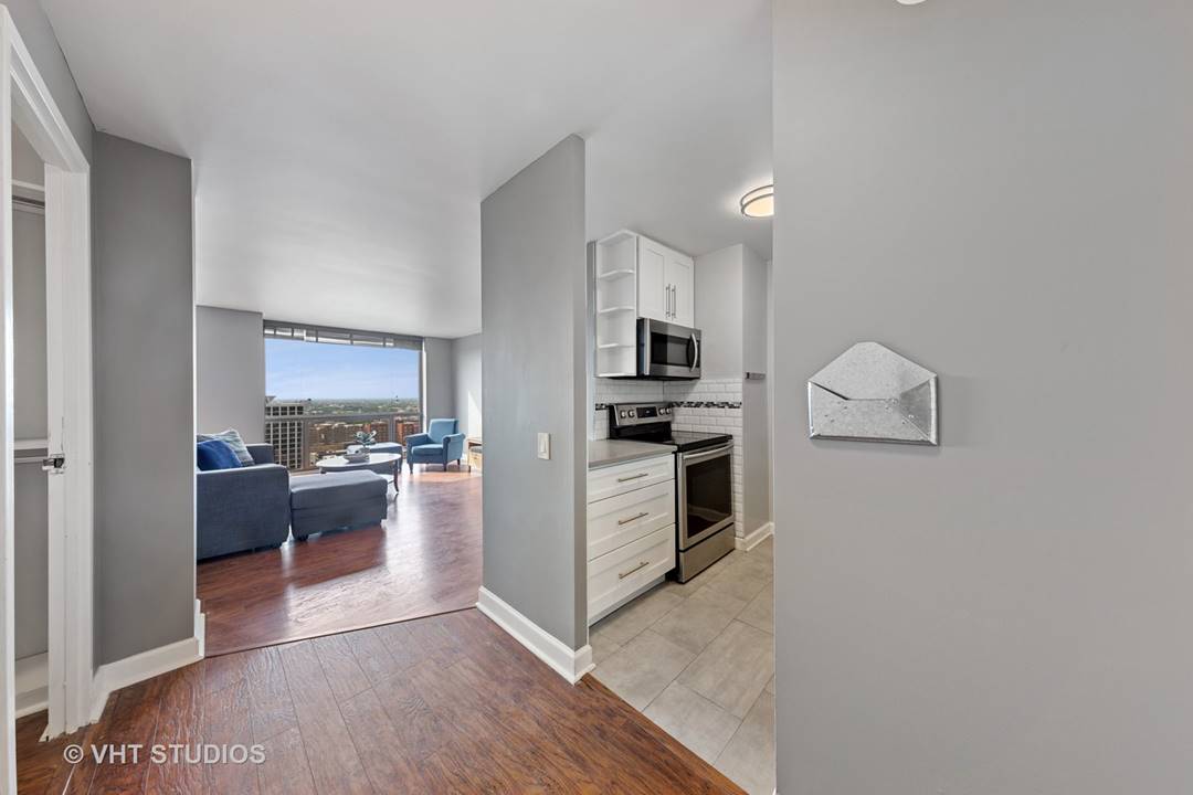 4343 N Clarendon, Unit 2211, Chicago, IL 60613 Uptown