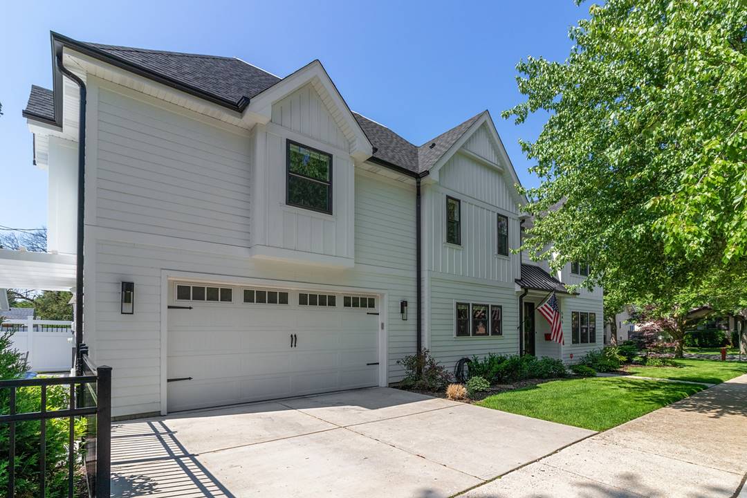 545 N Brainard, La Grange Park, IL 60526