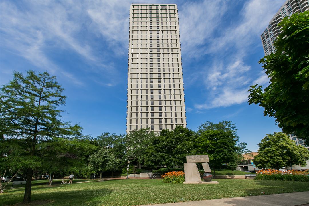1960 N Lincoln Park West, Apt 812, Chicago, IL 60614 Old Town