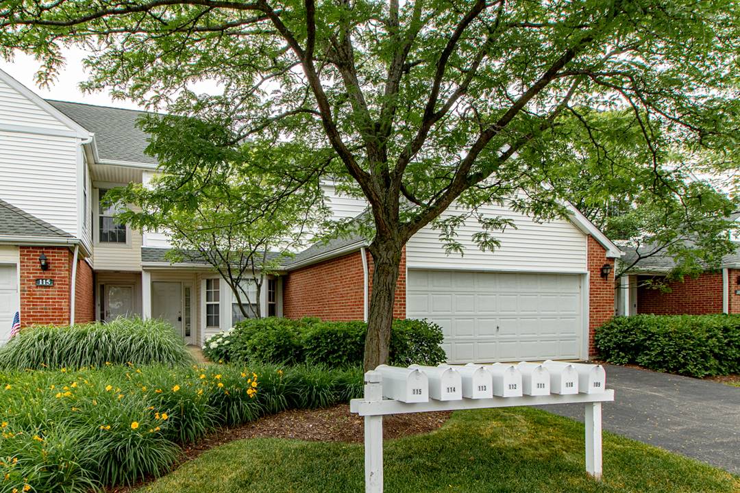 113 Meadowbrook, Lake Bluff, IL 60044