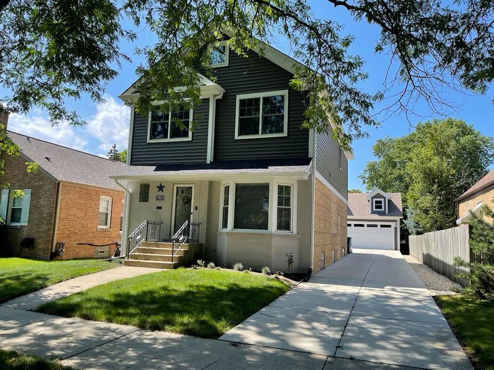 3 Bedroom Edgebrook homes in Chicago