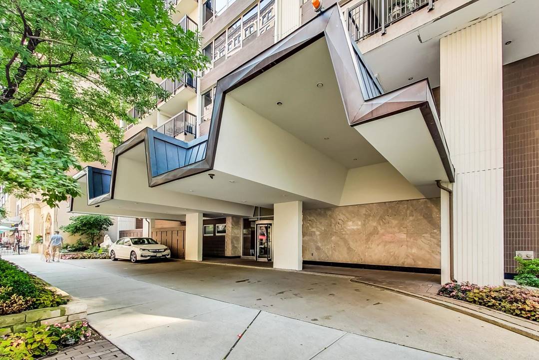 201 E Chestnut, Unit 20D, Chicago, IL 60611 Streeterville