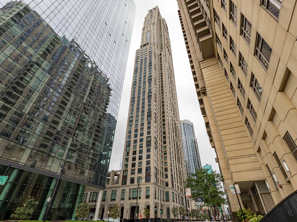 514 N Peshtigo Apt 1402 Chicago IL 60611 Streeterville