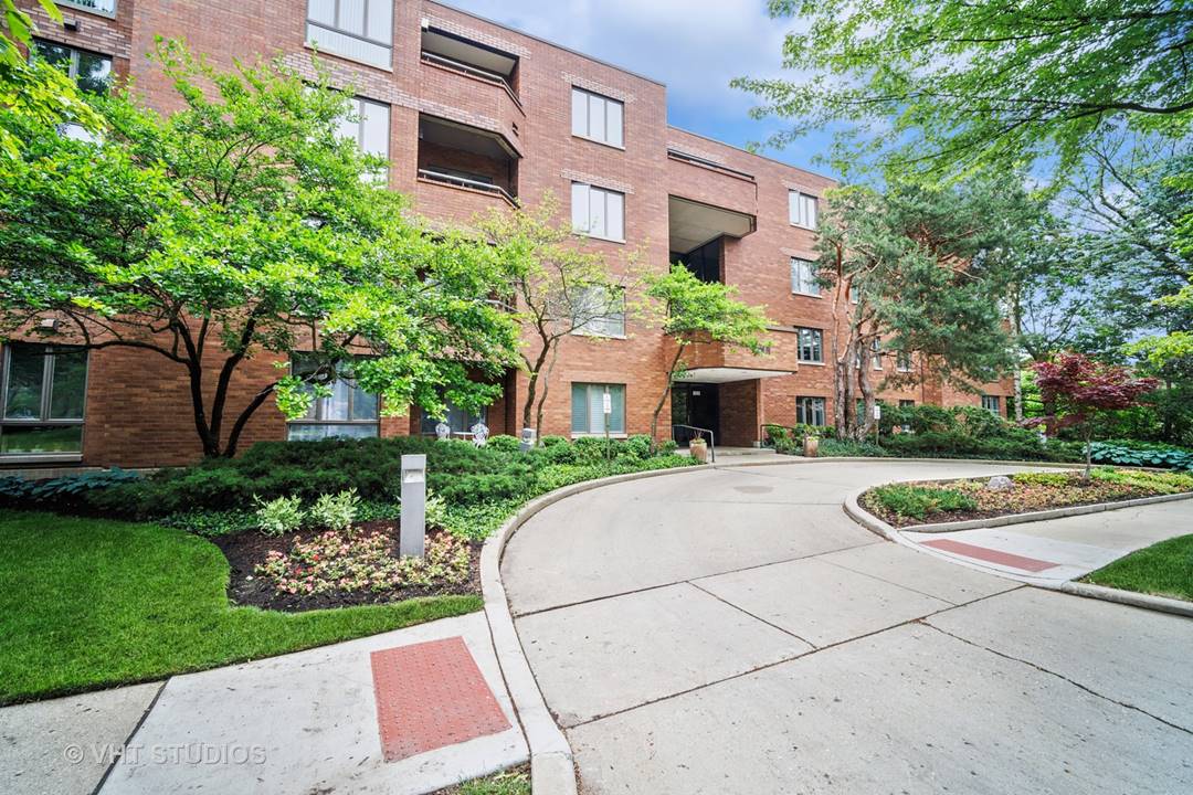 1601 Oakwood, Unit 104, Highland Park, IL 60035
