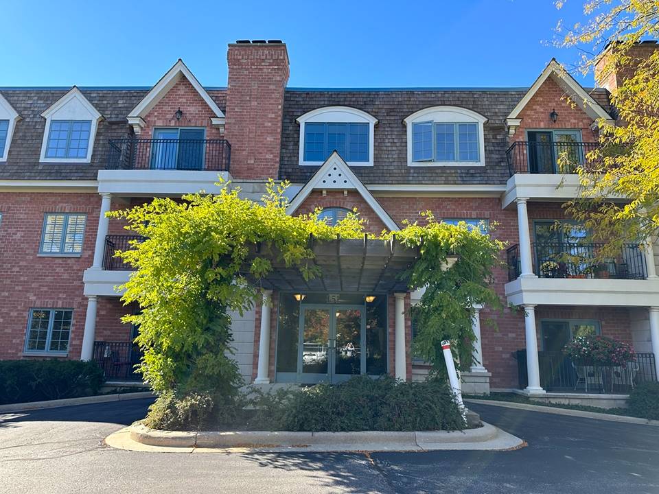 151 E Laurel, Unit 201, Lake Forest, IL 60045
