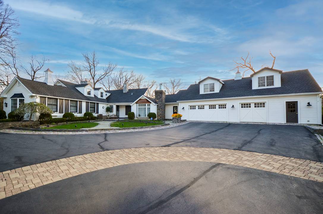 2055 Saunders, Lake Forest, IL 60045