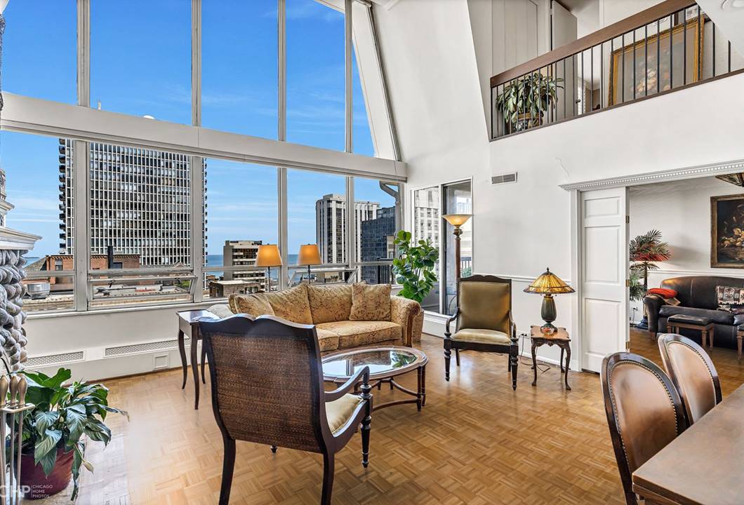 201 E Chestnut, Unit 24C, Chicago, IL 60611 Streeterville