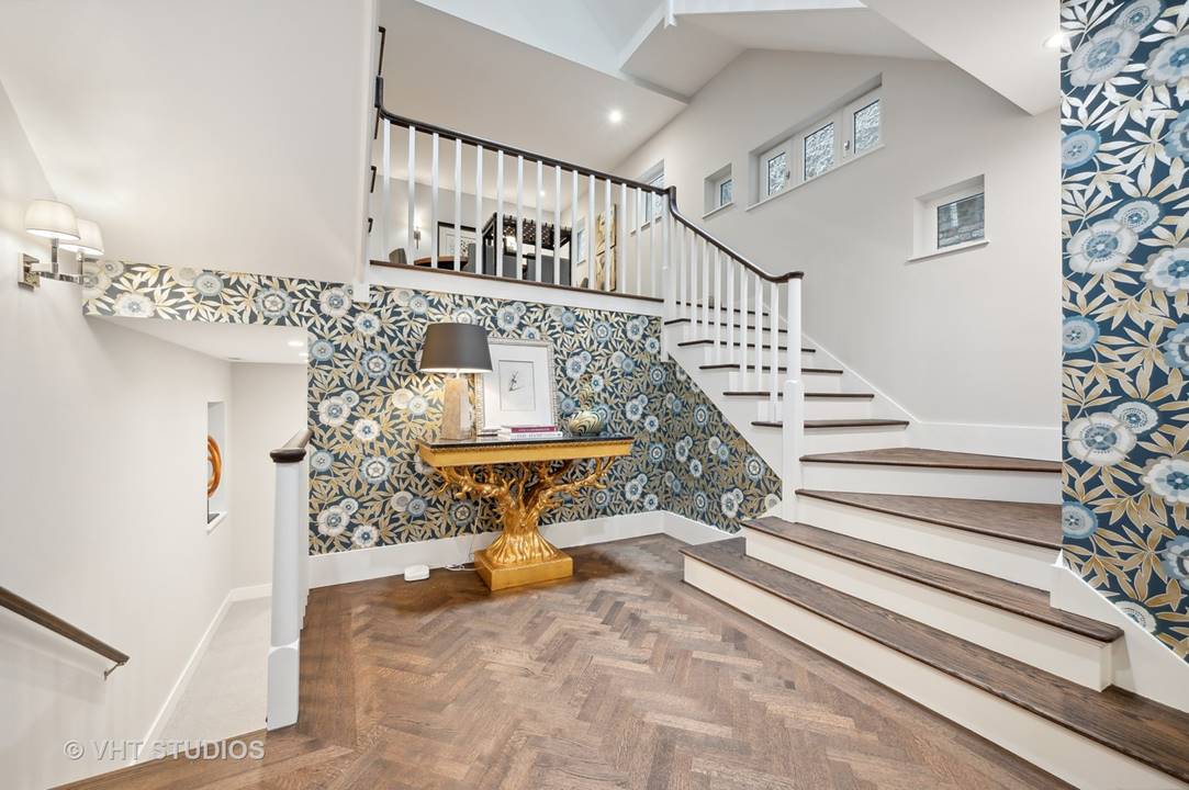 2039 N Mohawk, Chicago, IL 60614 Lincoln Park