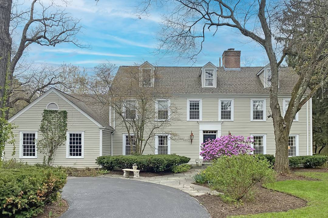 951 N Sheridan, Lake Forest, IL 60045