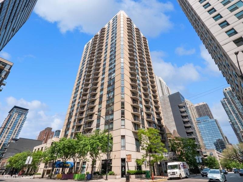 70 W Huron, Apt 302, Chicago, IL 60654 River North