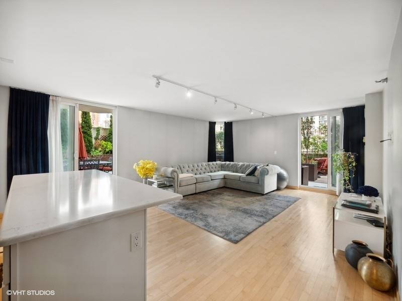 70 W Huron, Apt 302, Chicago, IL 60654 River North