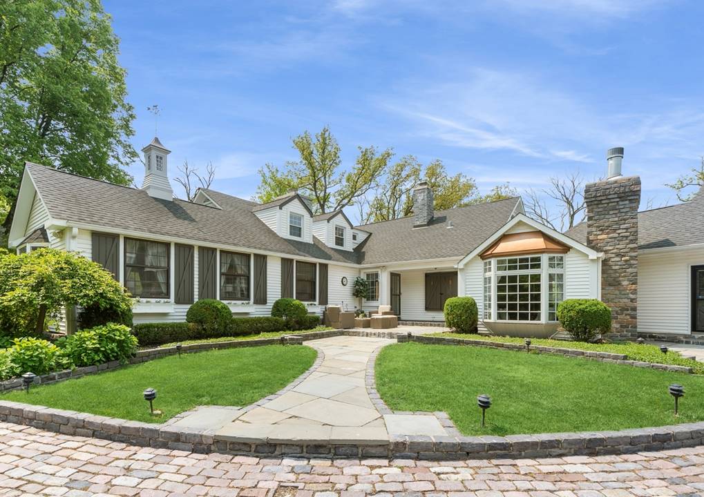 2055 Saunders, Lake Forest, IL 60045