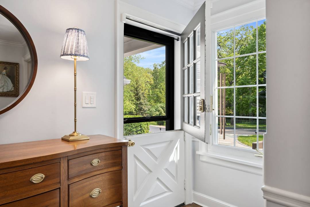 2055 Saunders, Lake Forest, IL 60045