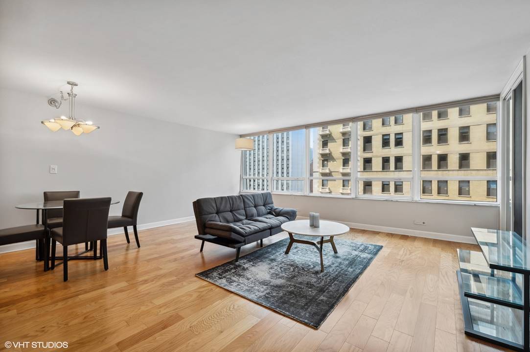 201 E Chestnut, Unit 15C, Chicago, IL 60611 Streeterville