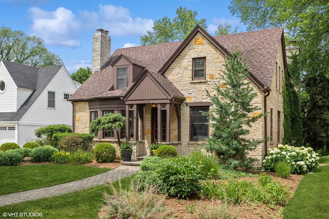 376 S Cottage Hill, Elmhurst, IL 60126