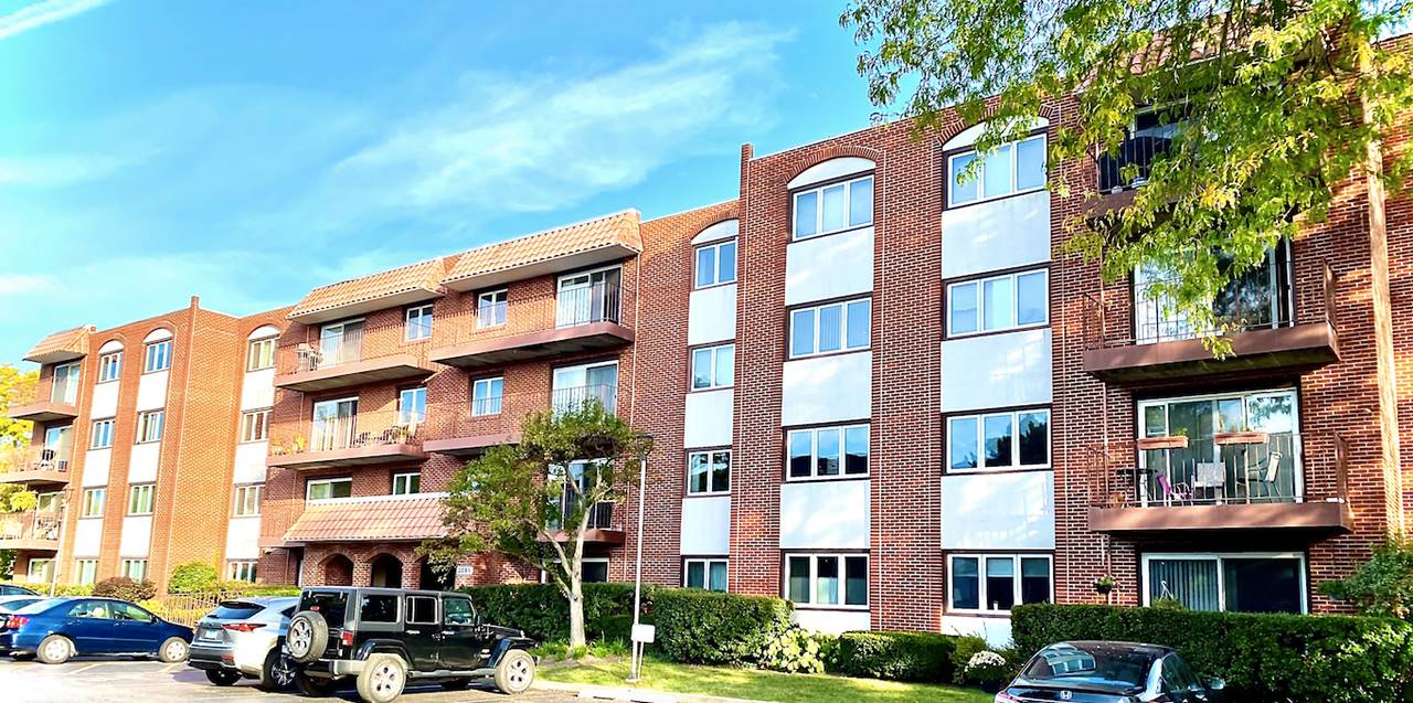 2066 St Johns, Unit 305, Highland Park, IL 60035