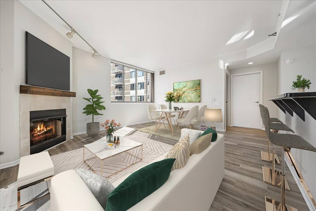1515 S Loop W