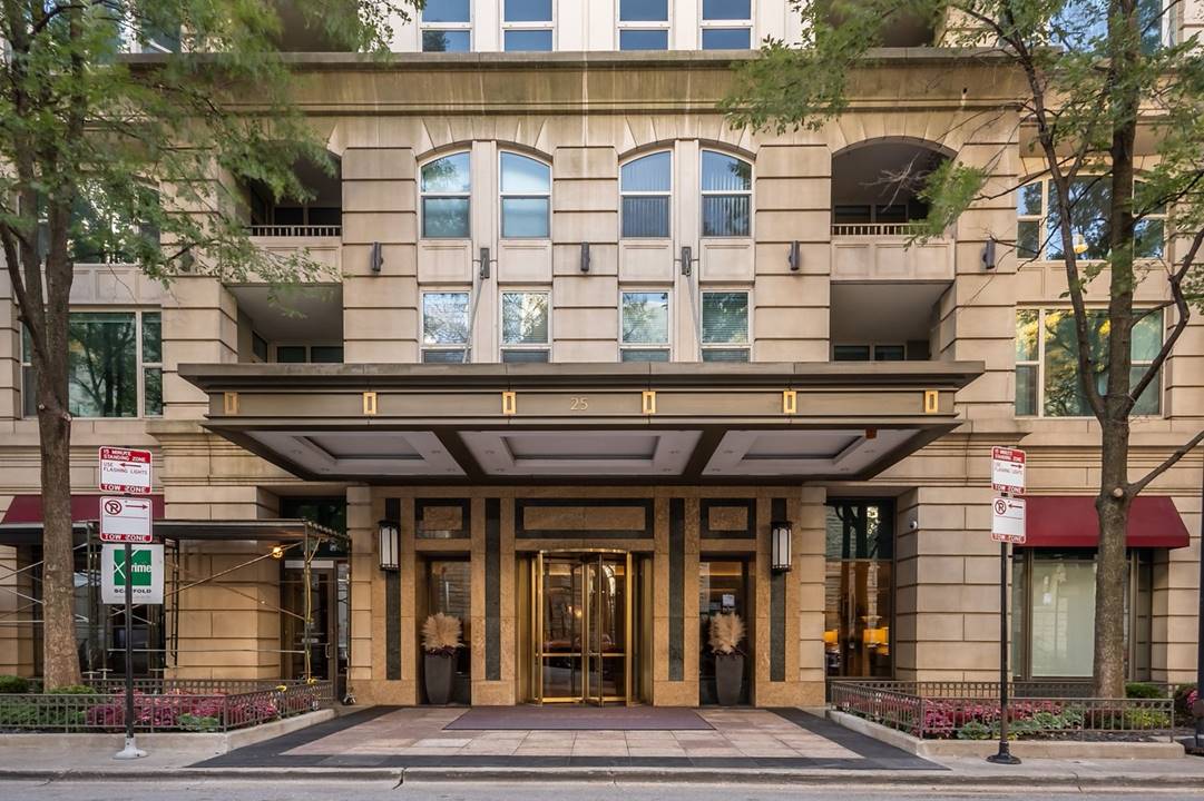 25 E Superior, Unit 3804, Chicago, IL 60611 - River North