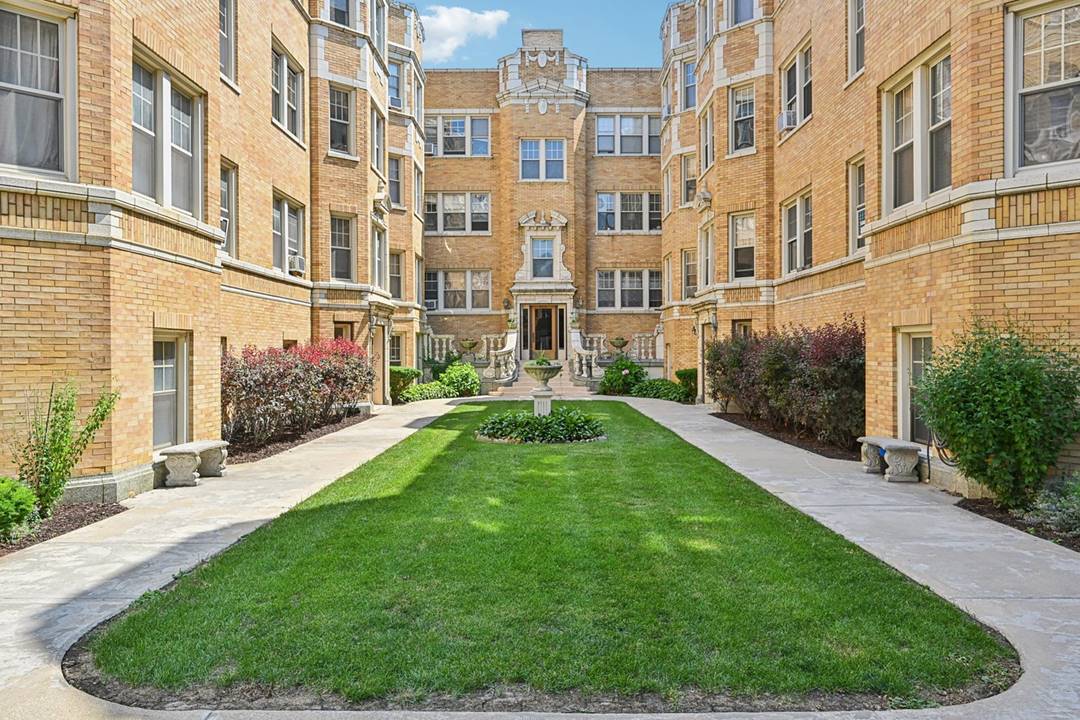245 W Washington, Unit 2B, Oak Park, IL 60302