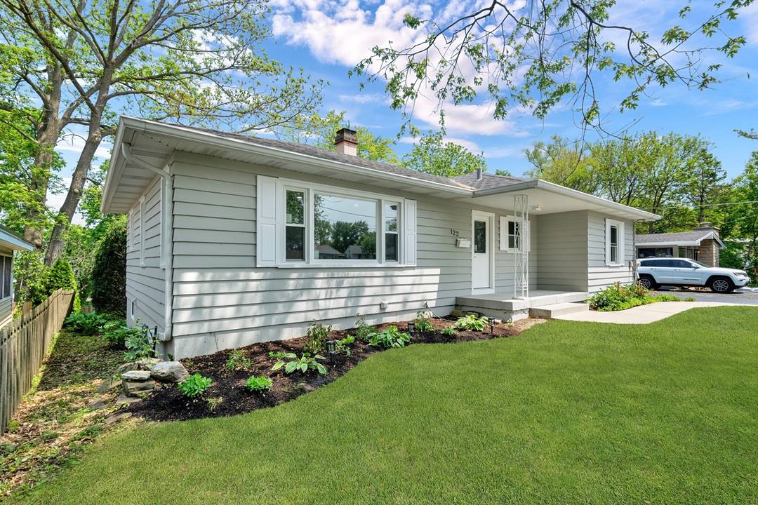 122 Tower, Barrington, IL 60010