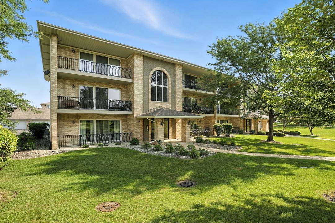 17758 Bernard, Unit 2A, Orland Park, IL 60467