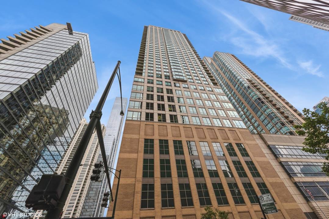 2 E Erie, Apt 1914, Chicago, IL 60611 - River North
