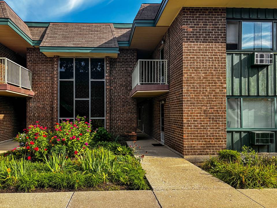 444 S Spring, Apt 17, Elmhurst, IL 60126