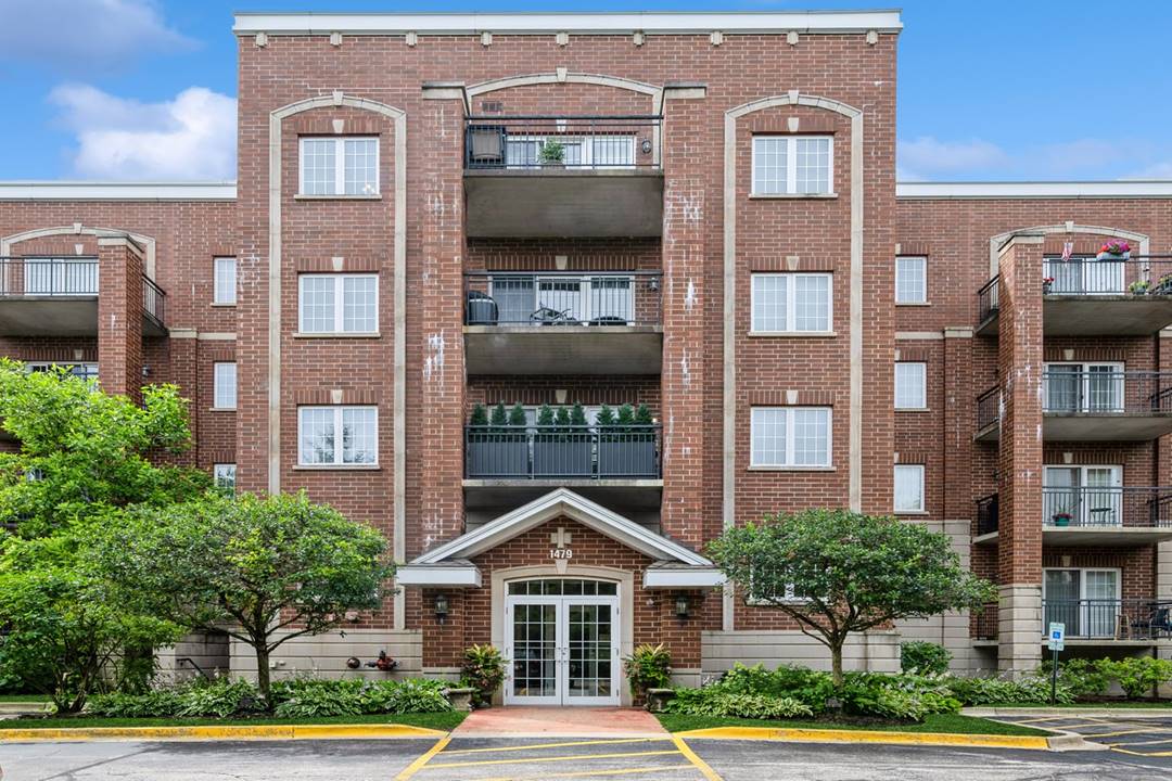 1479 N Milwaukee, Unit 203, Libertyville, IL 60048