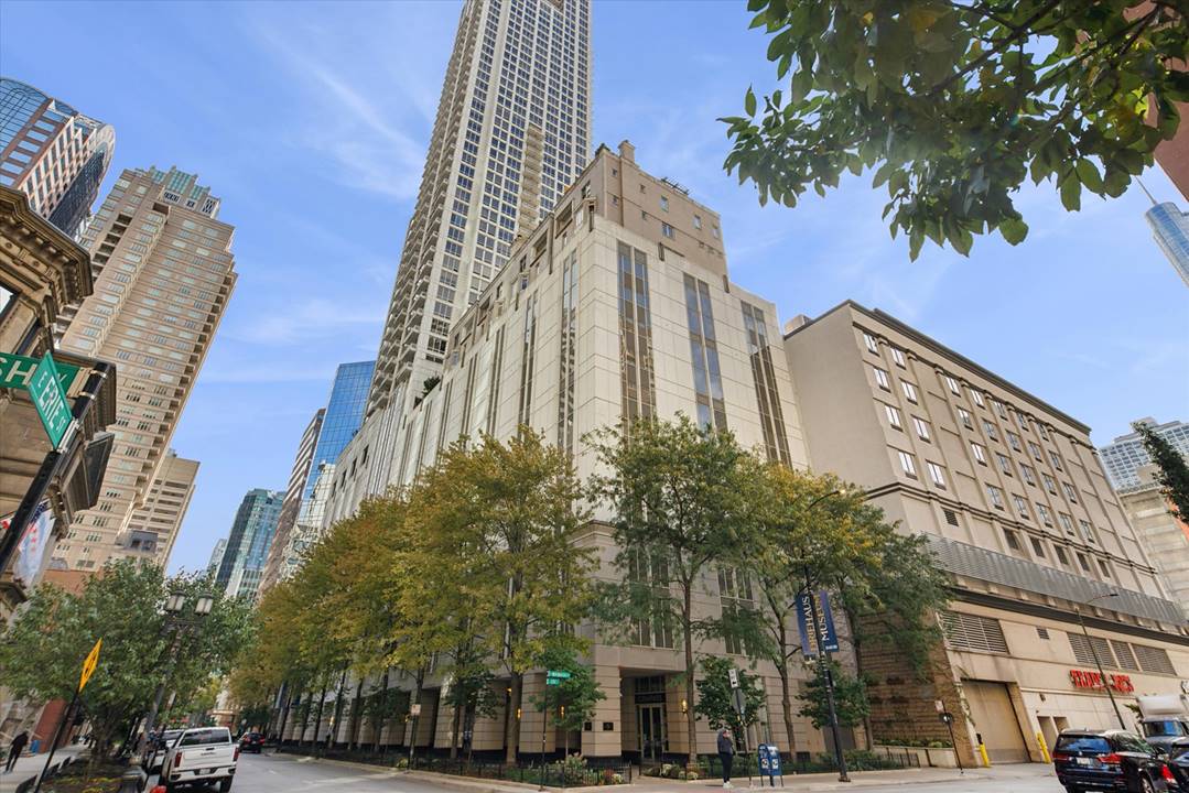 55 E Erie, Unit 1504, Chicago, IL 60611 - River North