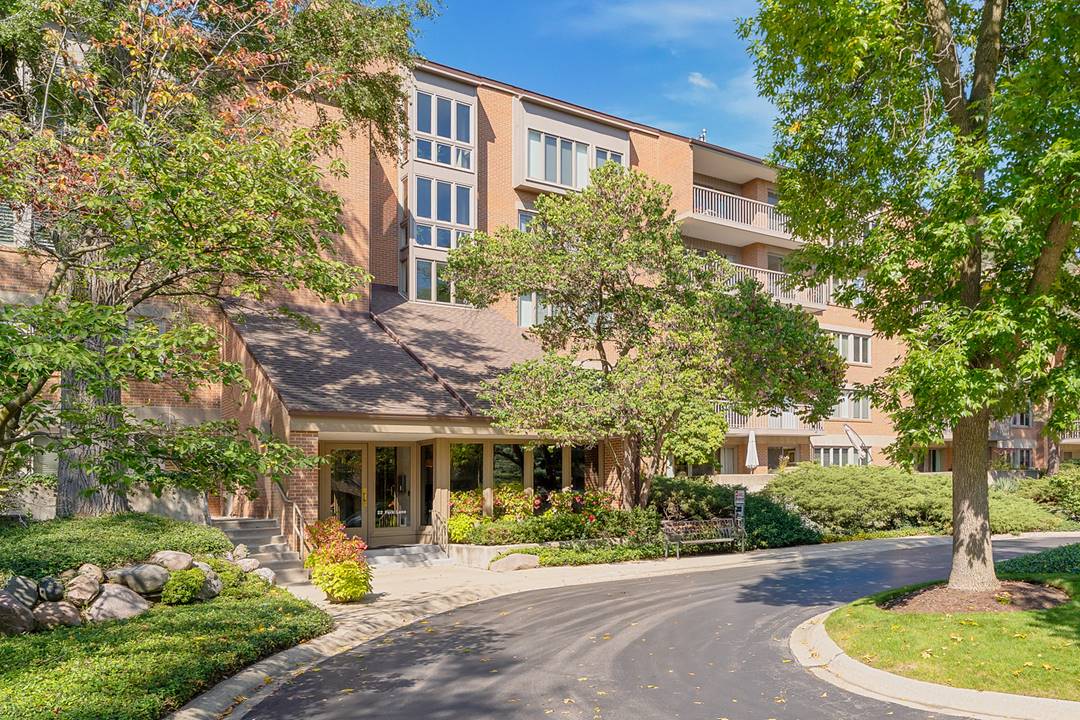 22 Park, Unit 203, Park Ridge, IL 60068