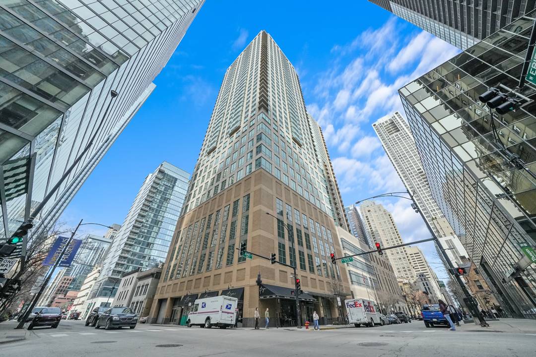 2 E Erie, Unit 2806, Chicago, IL 60611 - River North