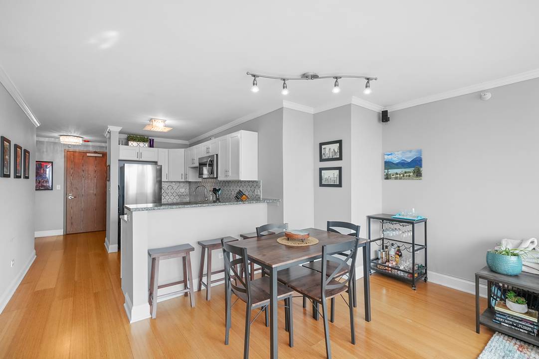 2 E Erie, Unit 2806, Chicago, IL 60611 - River North