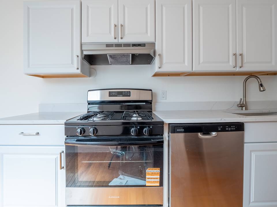 7369 7369 N Damen, Apt C3, Chicago, IL 60645 - Rogers Park