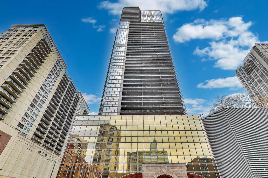 10 E Ontario, Unit 1303, Chicago, IL 60611 - River North