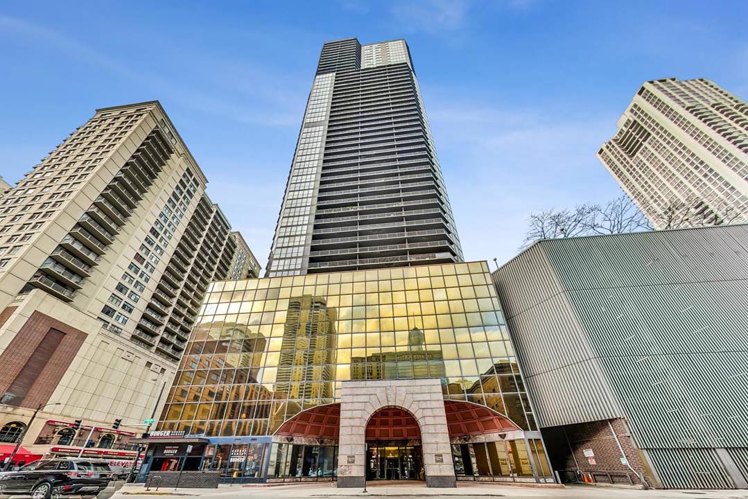 10 E Ontario, Apt 4606, Chicago, IL 60611 - River North