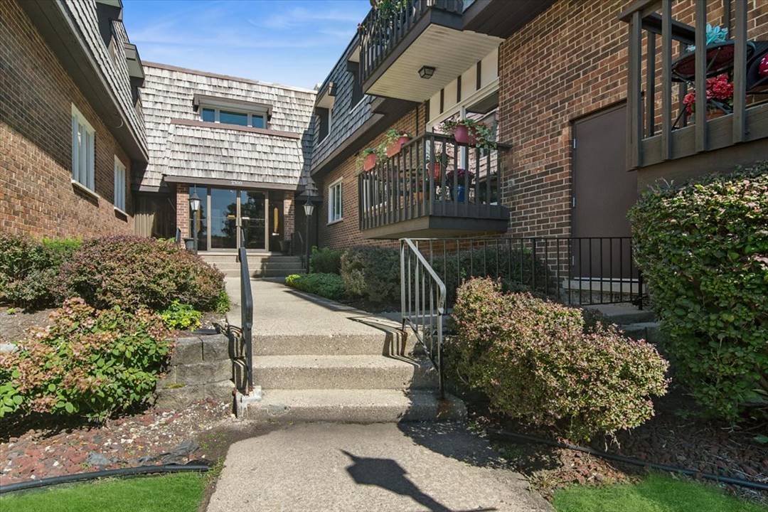 Unit Sortation 2300 W Talcott, Unit 2B1, Park Ridge, IL 60068