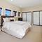 818 W Lill, Chicago, IL 60614