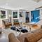 818 W Lill, Chicago, IL 60614